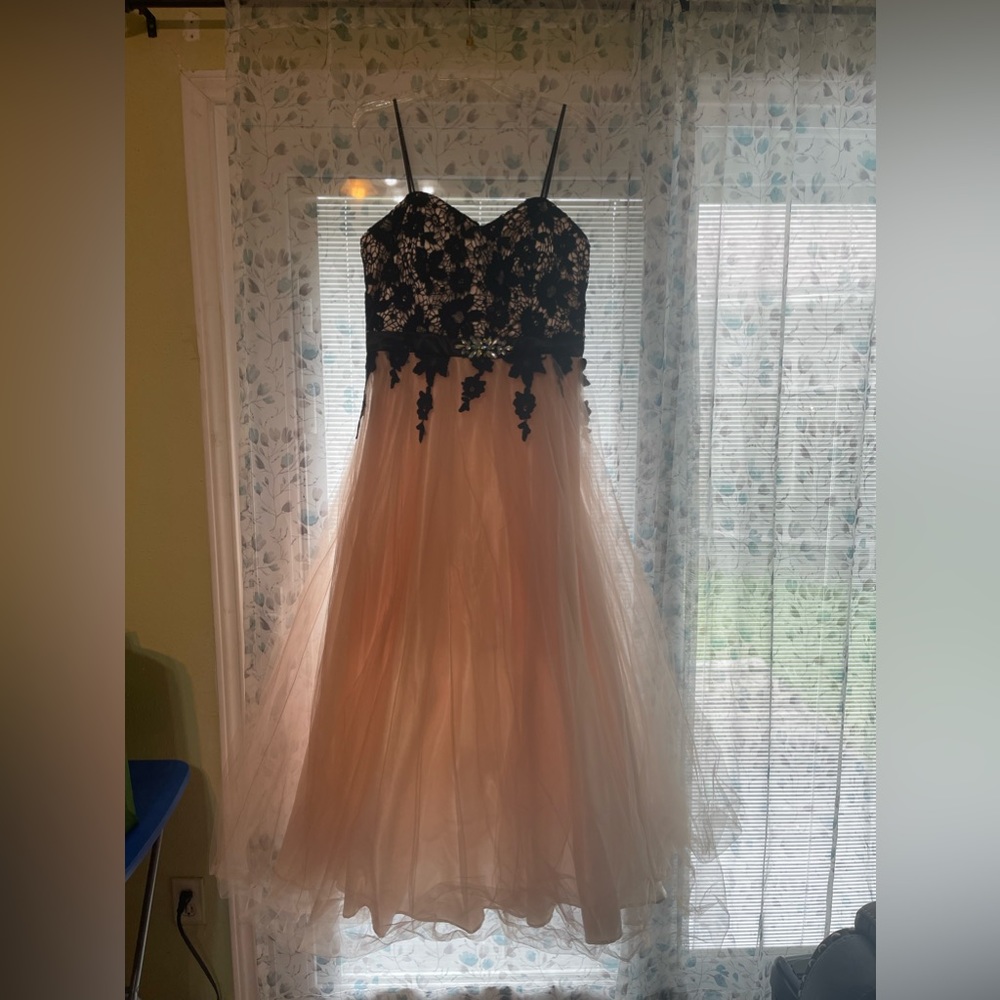 EUC BEAUTIFUL GOWN